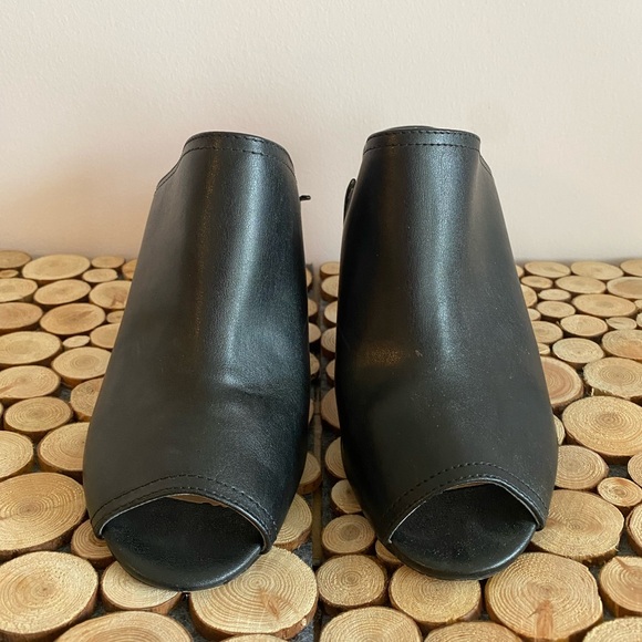 Matt and Nat heel - Picture 1 of 5